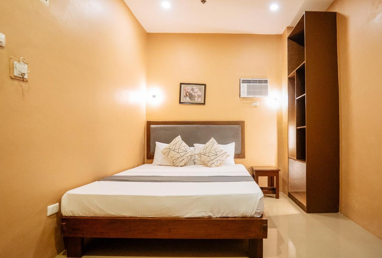 Reddoorz Plus @ Hotel Platinum Occidental Mindoro San Jose  Exterior foto