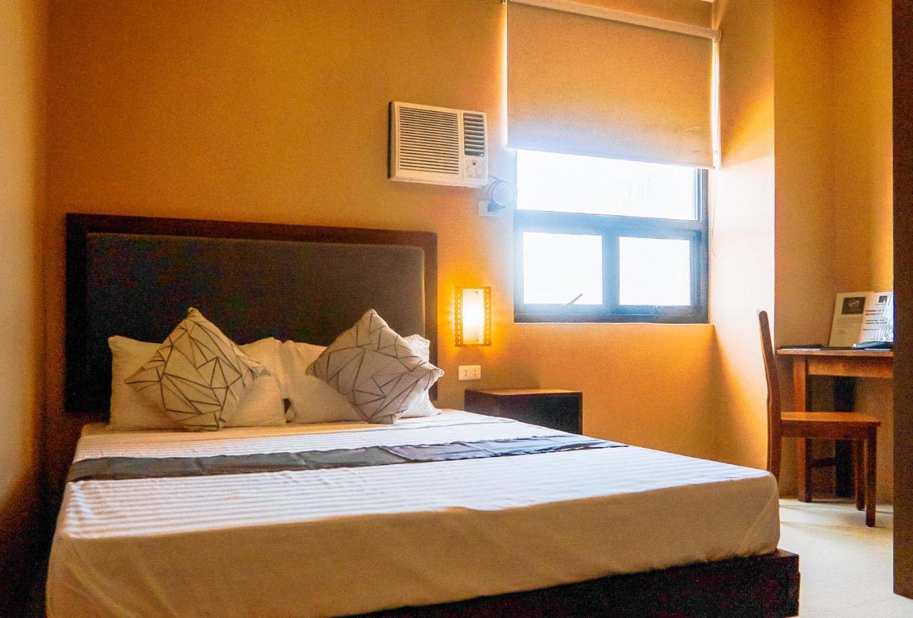 Reddoorz Plus @ Hotel Platinum Occidental Mindoro San Jose  Exterior foto