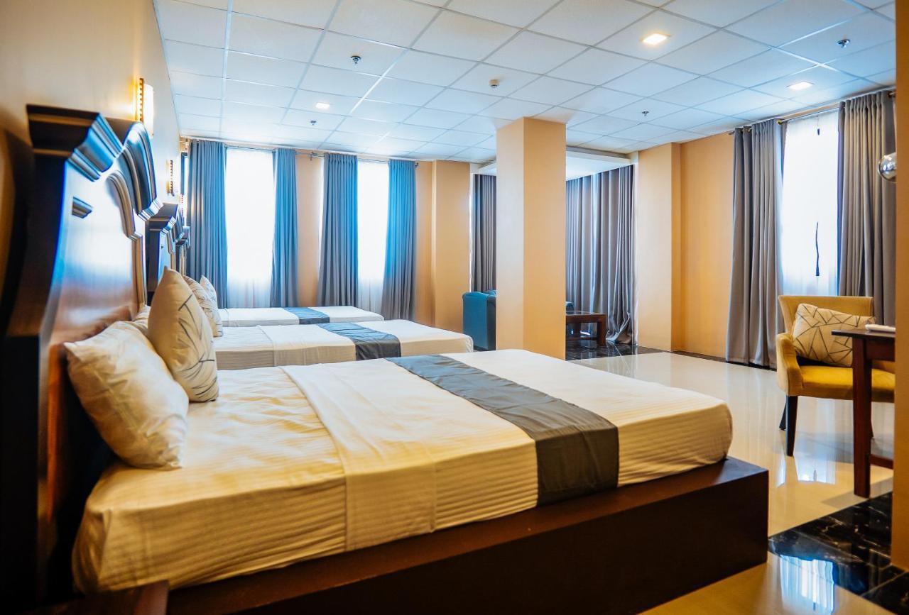 Reddoorz Plus @ Hotel Platinum Occidental Mindoro San Jose  Exterior foto